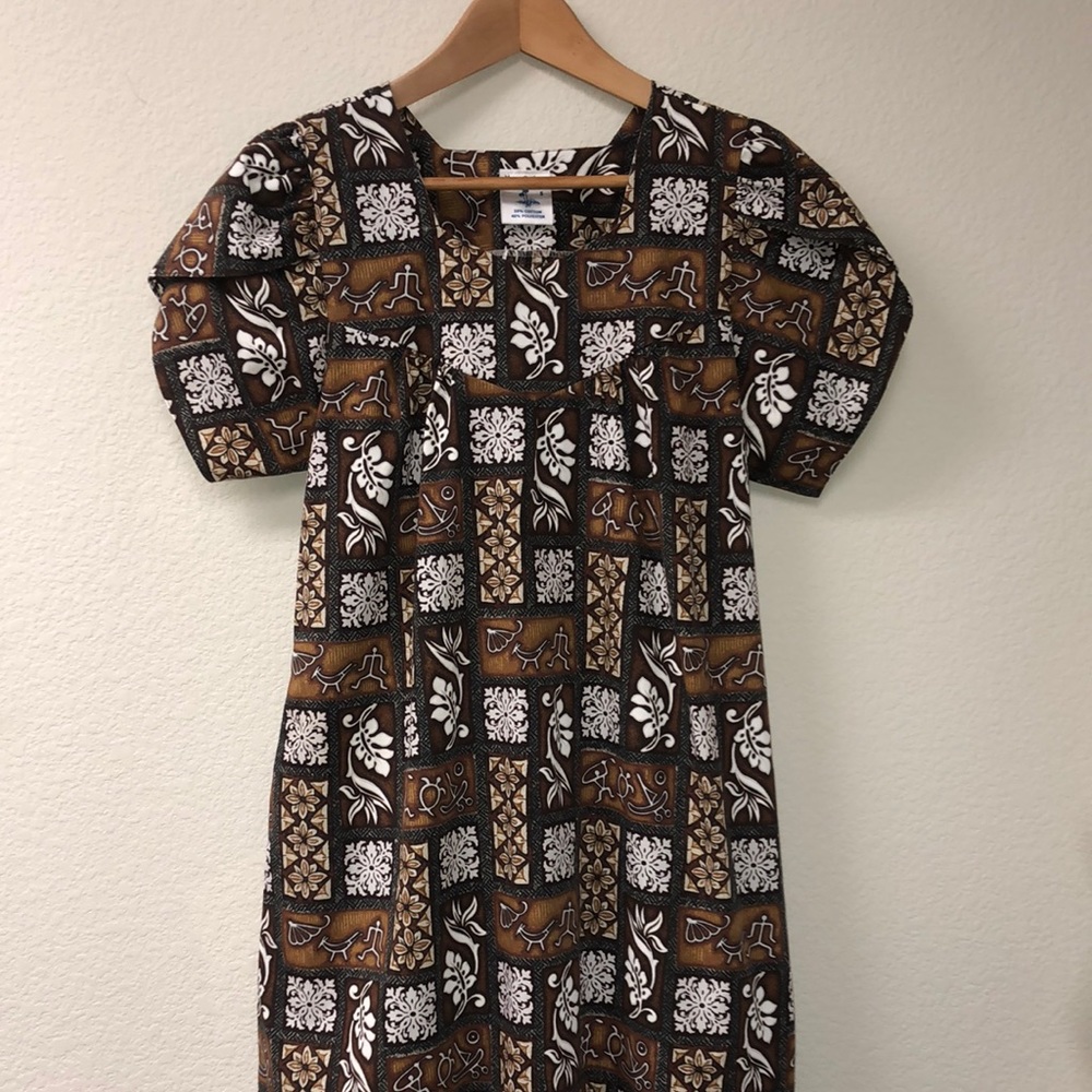 HANA FASHION Vintage Muumuu Made in Hawaii Size S Island Print Ruffle Bottom 🌸